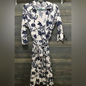 Pretty Tommy Hilfiger faux white and blue printed wrap dress. Size L